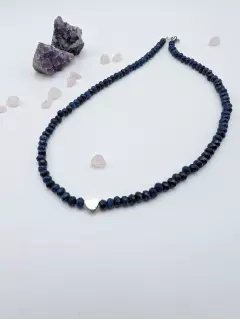 Чокер из тонированного синего кварца с сердечком из гематина