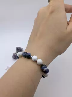 Браслет из содалита и магнезита