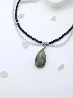 Колье из синтетической шпинели с лабрадором-каплей