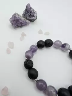Браслет из аметиста и лавы