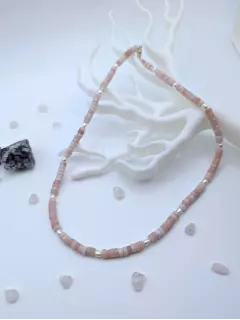 Чокер из розового опала и жемчуга