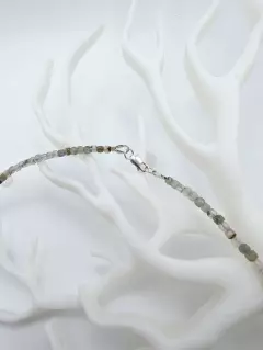 Чокер из лабрадора с кубиками гематина